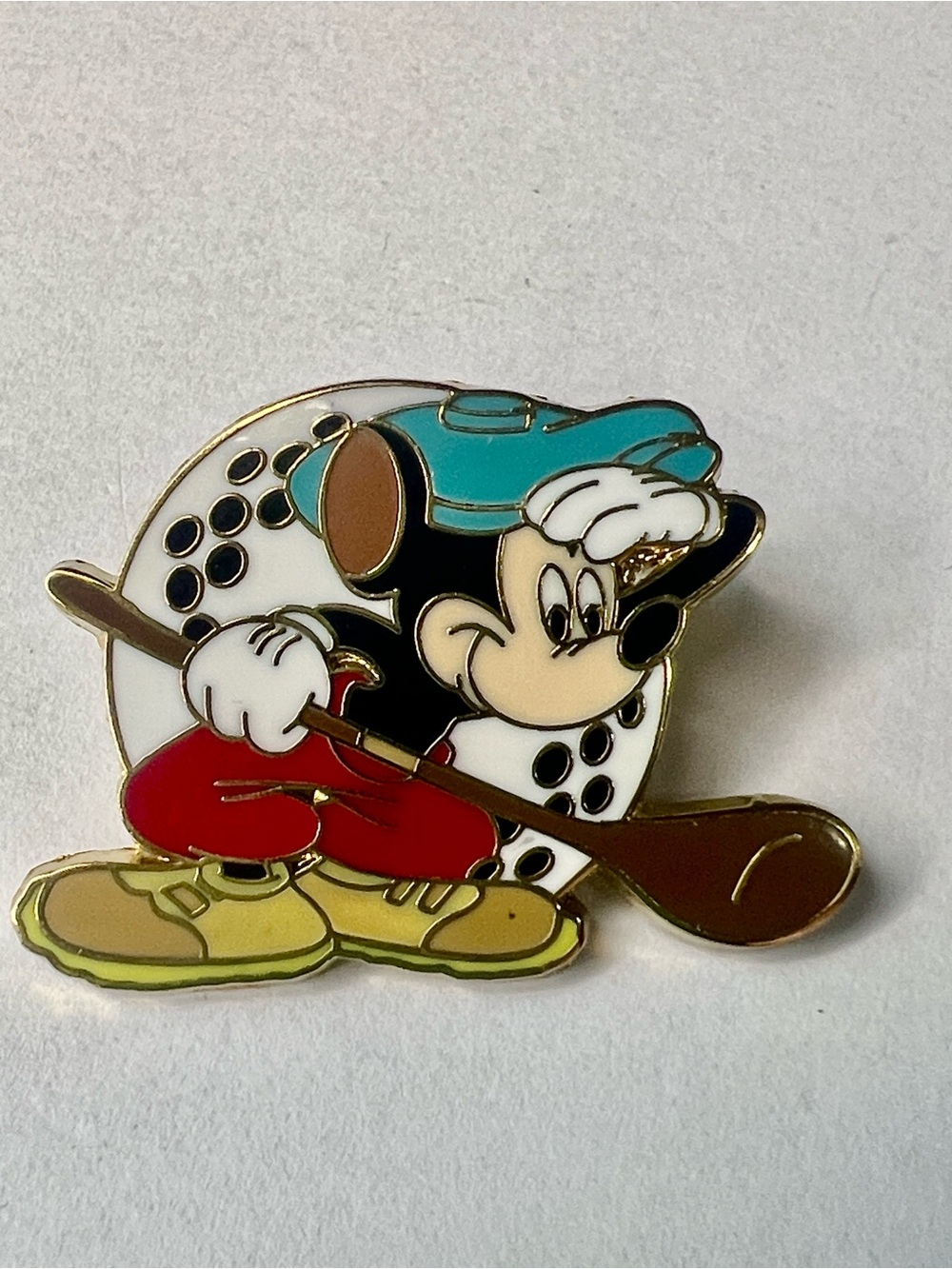Disney Pin Mickey & Golf Ball Canine Caddy Mickey Mouse Through The Years 2007